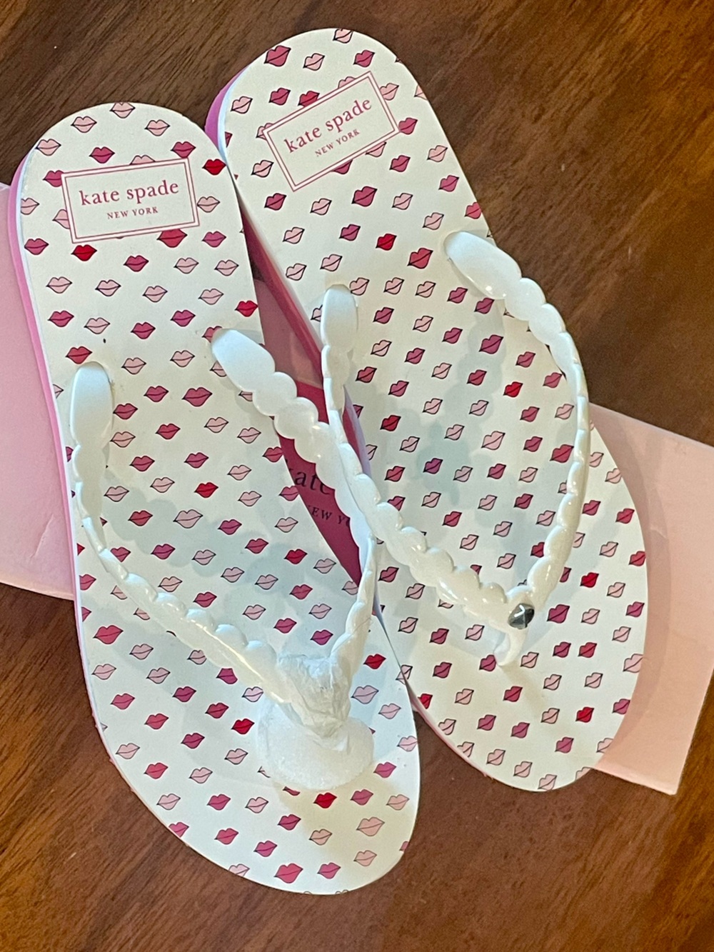 NWOT~KATE SPADE~Lips Flip Flop Sandals